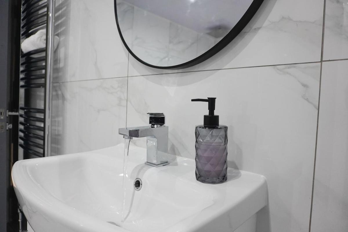 Contractors Dream, 4 Bedroom 2 Bathroom Liverpool Ngoại thất bức ảnh