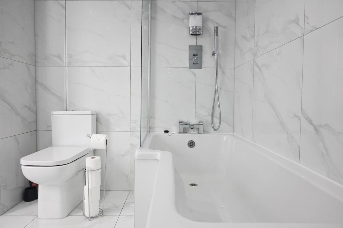 Contractors Dream, 4 Bedroom 2 Bathroom Liverpool Ngoại thất bức ảnh
