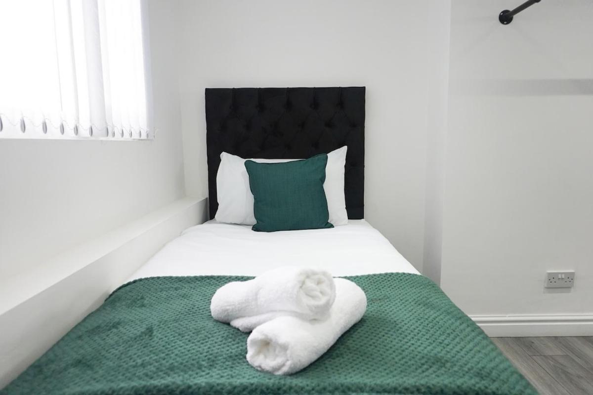 Contractors Dream, 4 Bedroom 2 Bathroom Liverpool Ngoại thất bức ảnh