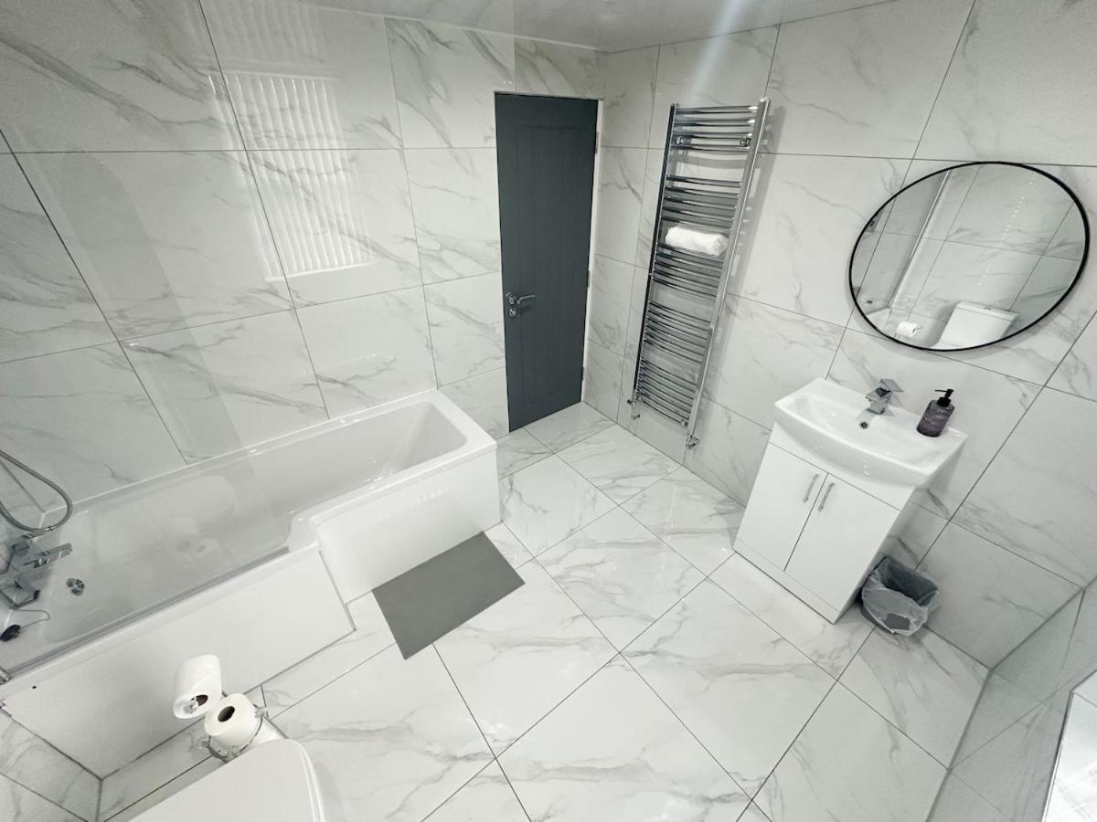 Contractors Dream, 4 Bedroom 2 Bathroom Liverpool Ngoại thất bức ảnh