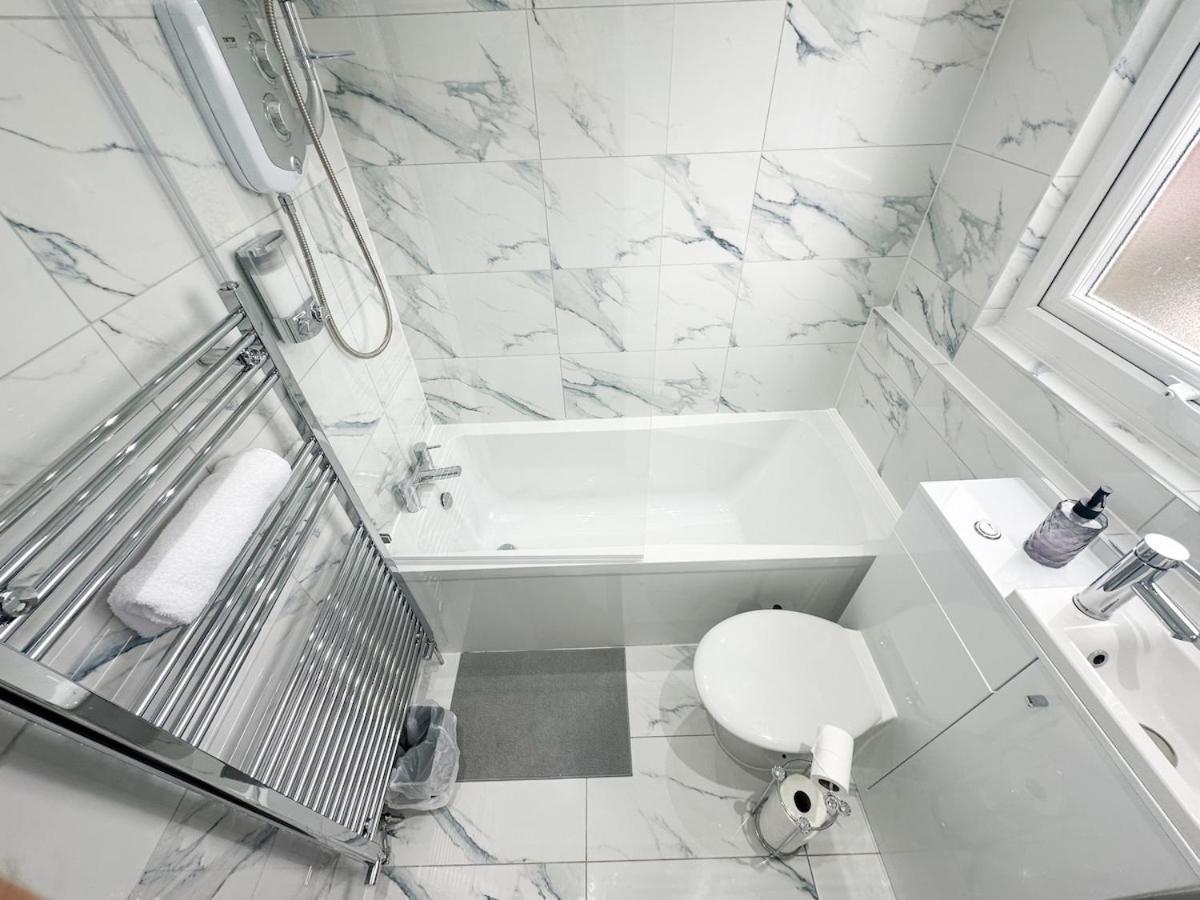 Contractors Dream, 4 Bedroom 2 Bathroom Liverpool Ngoại thất bức ảnh
