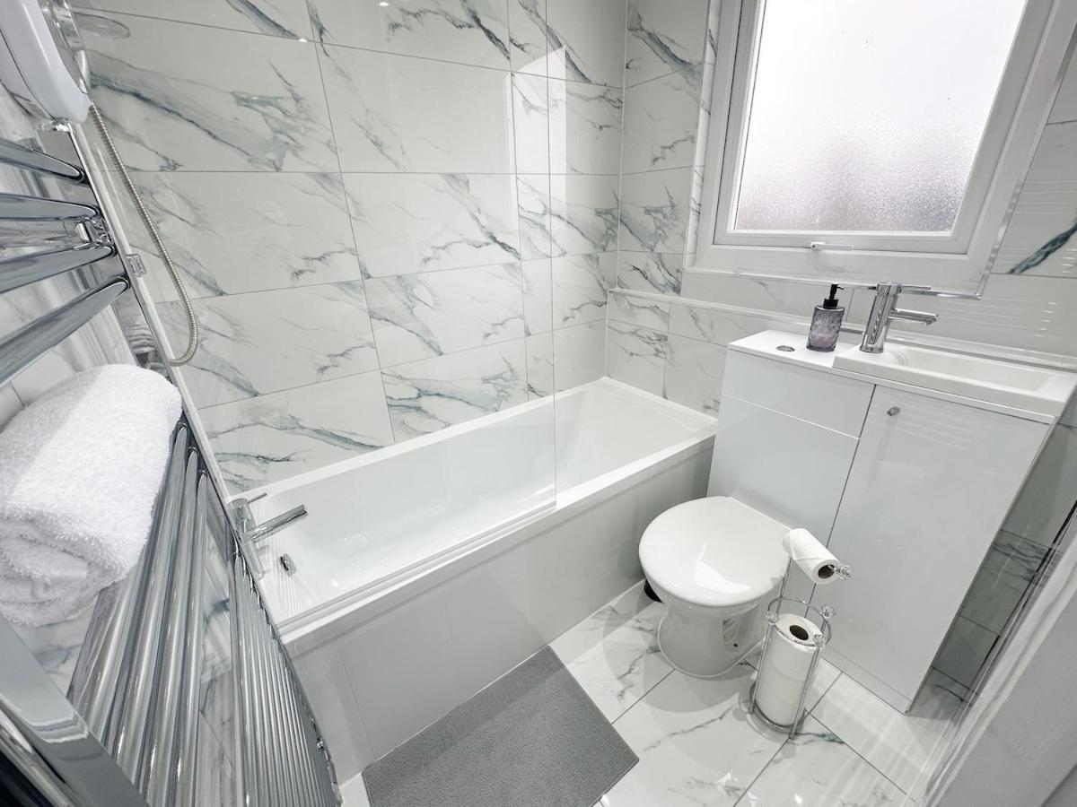 Contractors Dream, 4 Bedroom 2 Bathroom Liverpool Ngoại thất bức ảnh