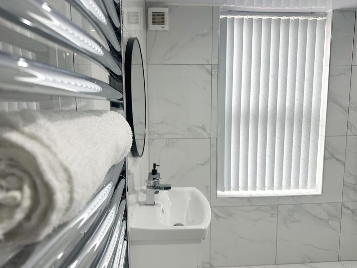 Contractors Dream, 4 Bedroom 2 Bathroom Liverpool Ngoại thất bức ảnh