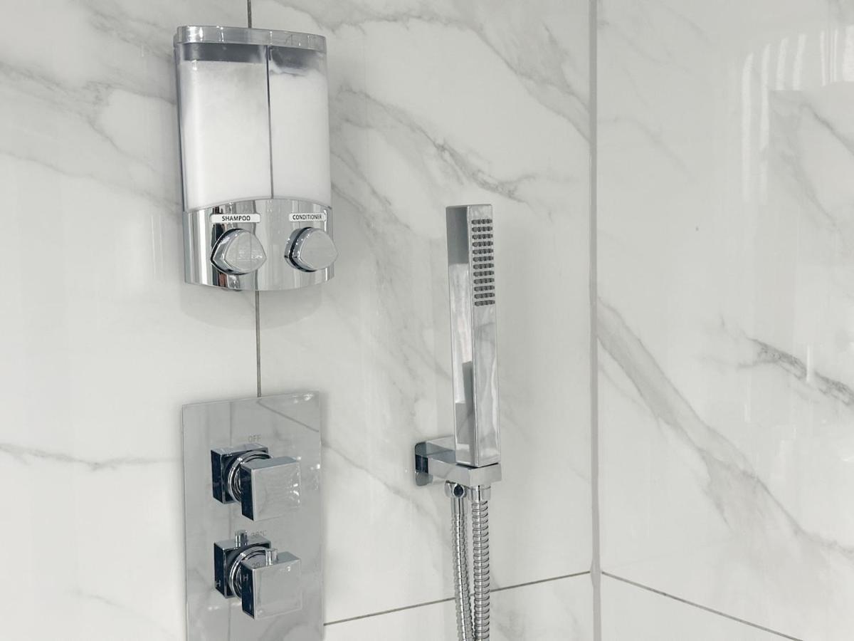 Contractors Dream, 4 Bedroom 2 Bathroom Liverpool Ngoại thất bức ảnh