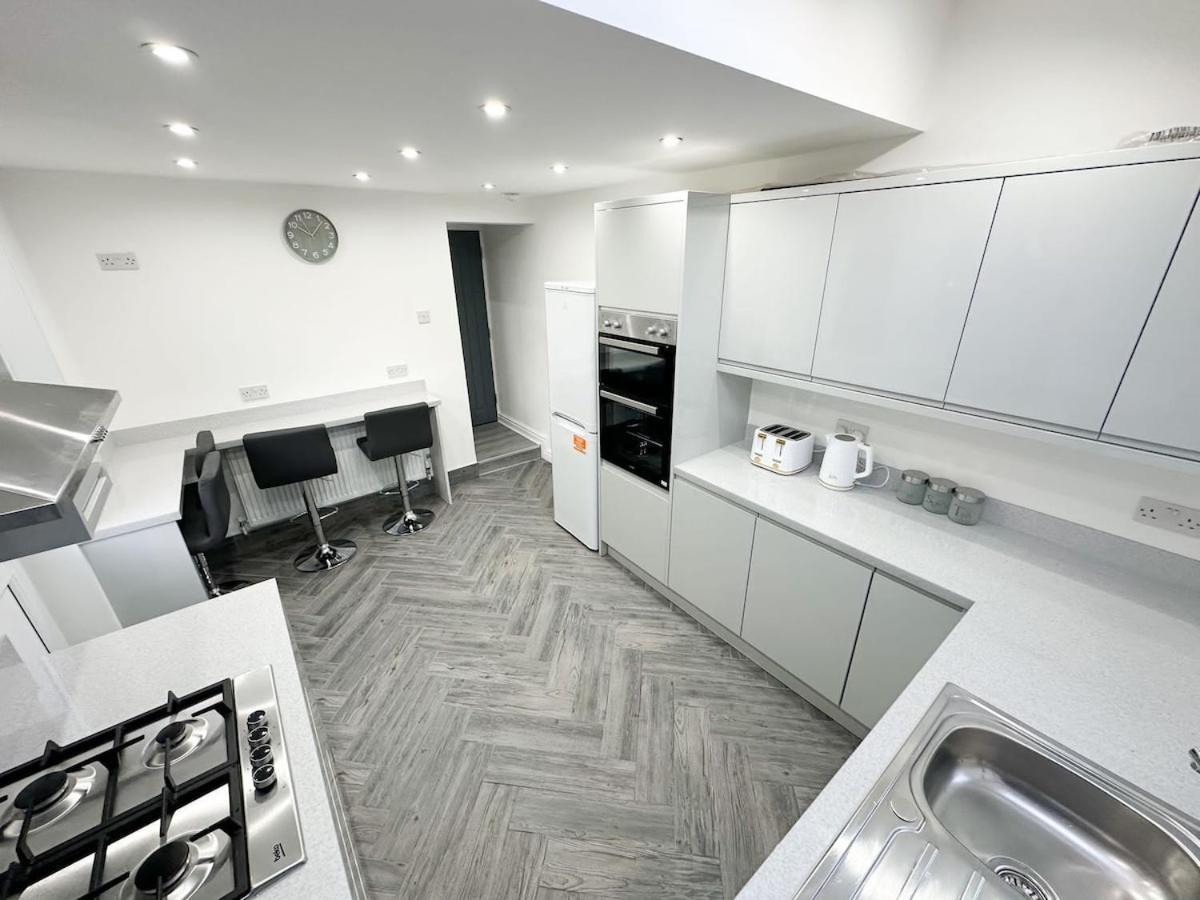 Contractors Dream, 4 Bedroom 2 Bathroom Liverpool Ngoại thất bức ảnh
